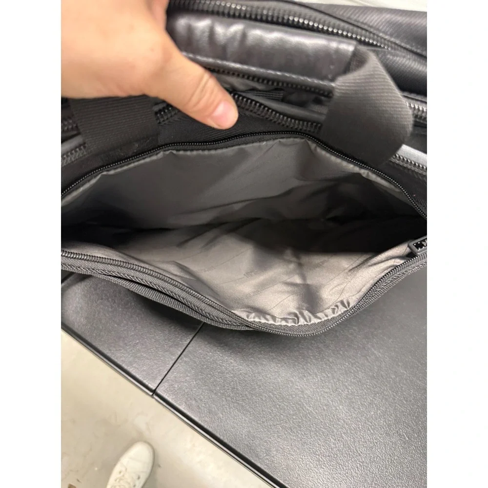 Kenneth Cole Reaction R-Tech Black Laptop Briefcase Messenger Bag Tablet Pocket